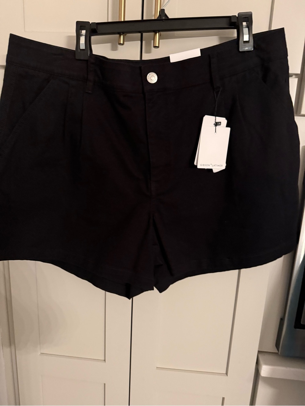 Women’s NWT Size 18 Gibson & Latimer Pleated Black Shorts